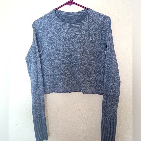 LULULEMON CROP TOP LONG SLEEVE LIGHT GREY COLOR SIZE 6 EUC - Picture 2 of 10